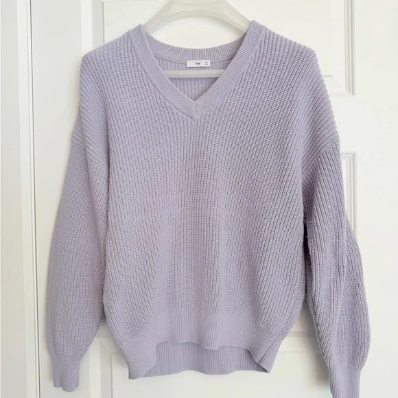 Aritzia TNA Light Lavender V-Neck Textured Knit Sweater 80% cotton - Picture 2 of 4